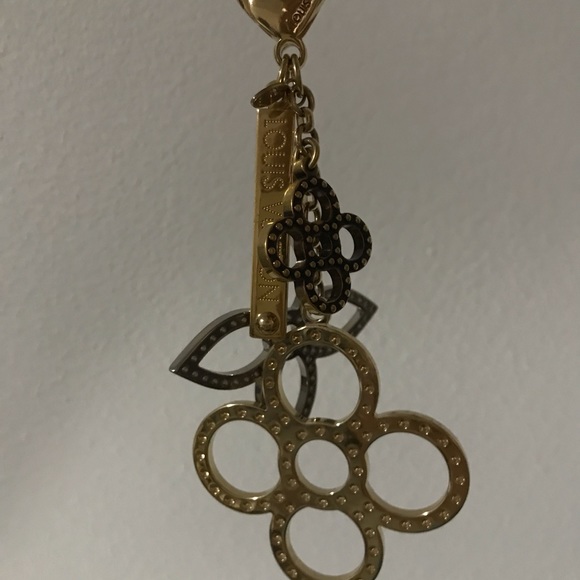 Louis Vuitton Charm Never used. I’m open to trades - Picture 3 of 3